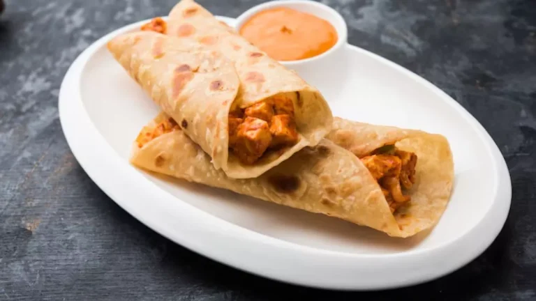 Breakfast rolls: रात्रीच्या जेवणातून उरलेल्या चपातीपासून बनवा हाय ...