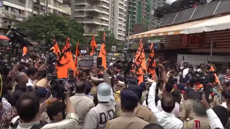 thane-police-detain-mns-workers-protesting-to-counter-traders-protest-over-language-row-in-mira-bhayandar