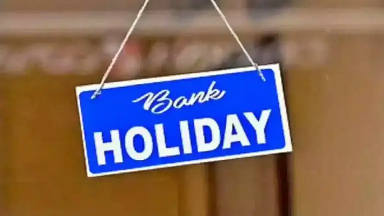october-2025-bank-holidays-list-is-it-bank-close-on-durga-puja-dussehra-gandhi-jayanti-diwali-chhath-puja