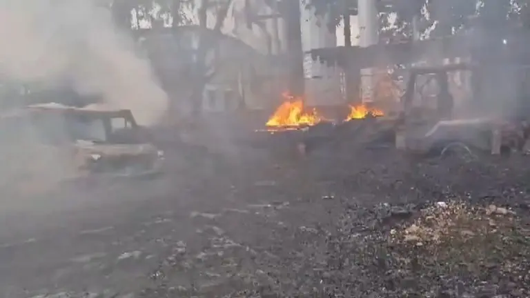 mumbai-fire-news-fire-at-truck-terminal-in-navi-mumbai-8-vehicles-damaged