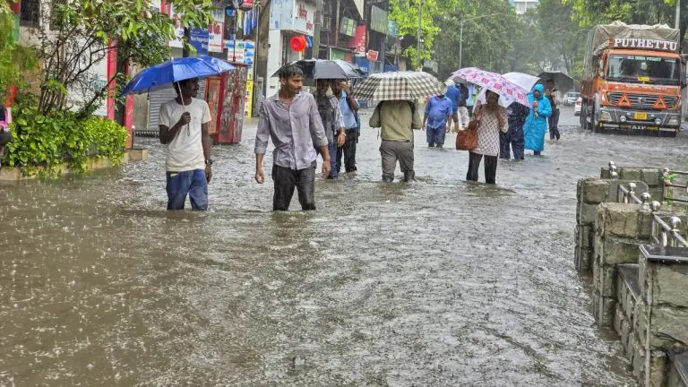 heavy-rain-on-raksha-bandhan-disrupts-life-in-delhi-ncr-causing-severe-waterlogging-traffic-jams-and-flight-delays