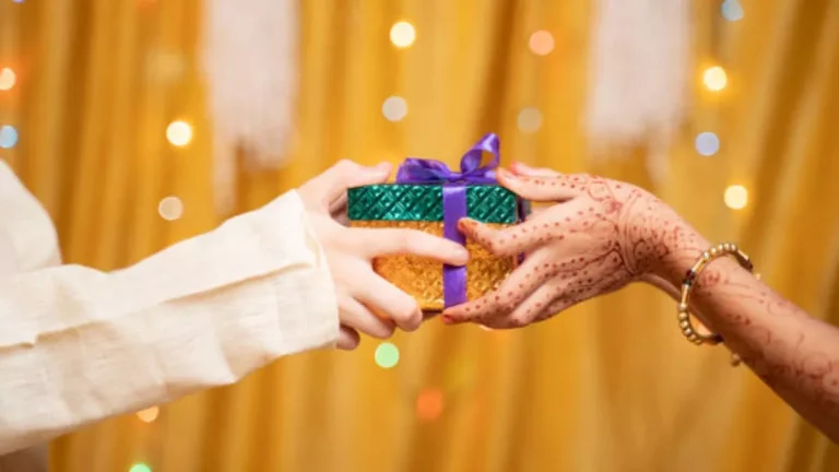 raksha-bandhan-2025-give-this-special-gift-to-your-sister-this-raksha-bandhan