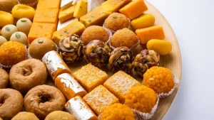 Raksha Bandhan 2025: रक्षाबंधनला या 5 मिठाईंनी गोड करा तुमच्या भावाचे तोंड, जाणून घ्या या मिठाईंची रेसिपी