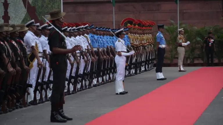 marathmoli-lieutenant-commander-jui-bhope-led-pm-guard-unit-at-the-79th-independence-day-parade