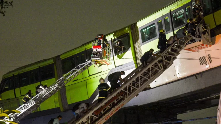 monorail-rescue-442-passengers-trapped-in-monorail-rescued