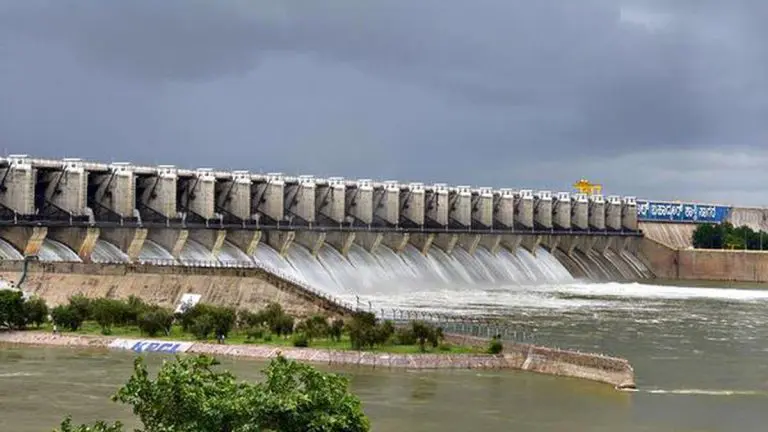 maharashtra-government-aggressive-against-increasing-the-height-of-almatti-dam-delegation-to-meet-union-water-resources-minister-in-delhi-today