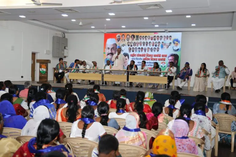 maharashtra-politics-veteran-leader-ashish-vakode-joins-congress-along-with-workers