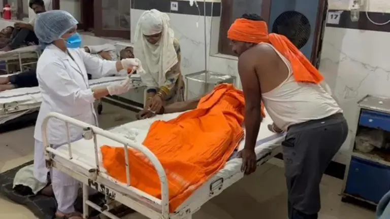 11-kavadiya-returning-from-banaras-to-akola-were-crushed-by-a-dumper-in-madhya-pradesh-two-died-on-the-spot