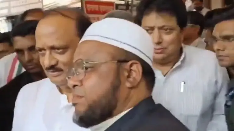 ncp-worker-said-to-ajit-pawar-in-front-of-everyone-i-love-u-dada-in-wardha-video-viral