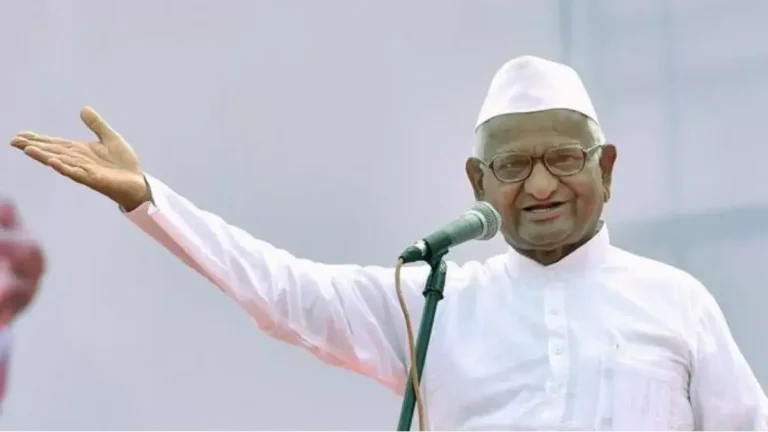 anna-hazare-disappointed-by-wake-up-banners-urging-protest-leadership-against-vote-scam
