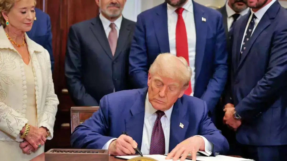 Trump Tariff: भारतासह 70 देशांवर ट्रम्प यांचा टॅरिफ वार, नवे दर 7 ऑगस्टपासून होणार लागू, पाकिस्तानवर  अमेरिका विशेष मेहरबान