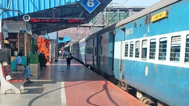 8-year-old-girls-body-found-in-dustbin-of-mumbai-kushinagar-express-ac-coach-toilet