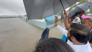 Mumbai Rains: मिठी नदीच्या पाणी पातळीत वाढ; परिसरात NDRF पथके, बोटी तैनात, एकनाथ शिंदेंनी केली पाहणी