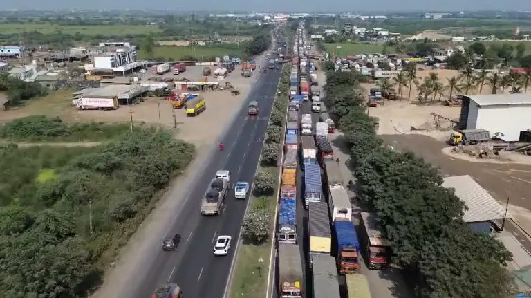 traffic-jam-on-mumbai-ahmedabad-national-highway-since-morning