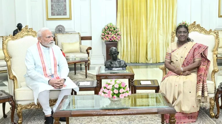 pm-modi-meets-president-murmu-at-rashtrapati-bhavan-amid-parliament-deadlock-and-bihar-voter-list-row