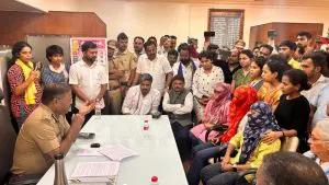 Pune Crime : किती जणांसोबत झोपलात; लेस्बियन आहात का? कोथरुडमध्ये पोलिसांकडून दलित मुलींचा छळ
