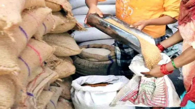 maharashtra-news-fadnavis-government-has-increased-ration-shopkeepers-margin-amount-20-rupee