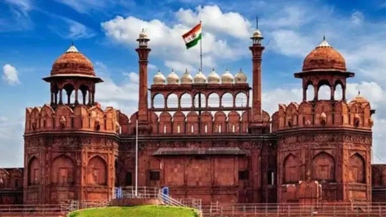 5-bangladeshi-nationals-arrested-for-forcibly-trying-to-enter-red-fort-in-delhi-amid-heightened-security-concerns
