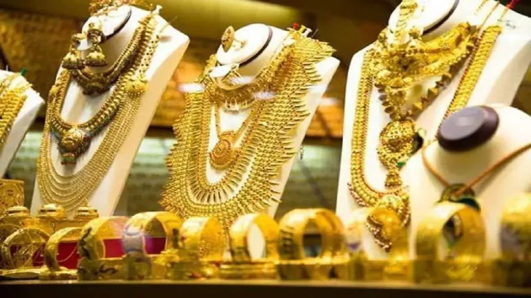 commodity-market-gold-and-silver-prices-soar-new-records-set-in-india-check-price-10-gm-gold-before-buying