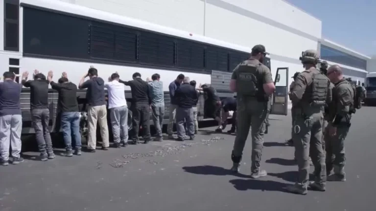 us-immigration-raid-hyundai-lg-plant-georgia-korean-workers-arrested