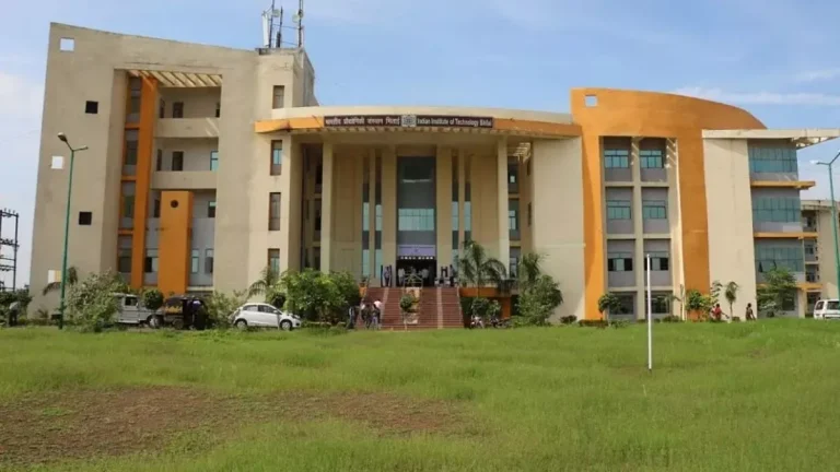 pm-modi-laid-the-foundation-stone-for-phase-b-of-iit-bhilai-3000-students-will-get-admission