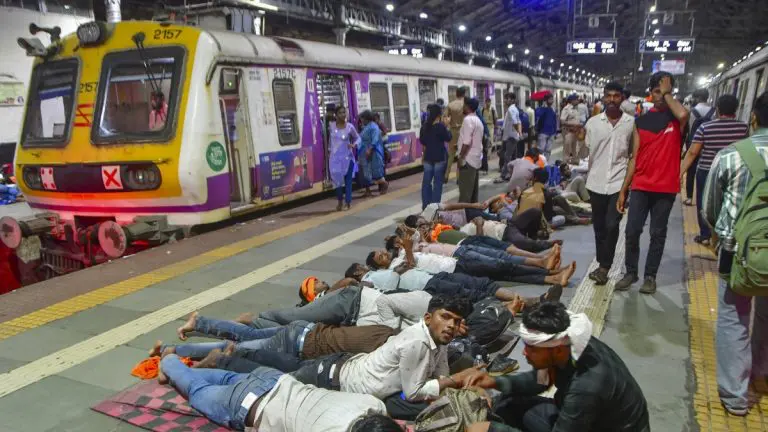 maratha-reservation-agitation-impact-on-local-railway-services-traffic-jams-on-roads