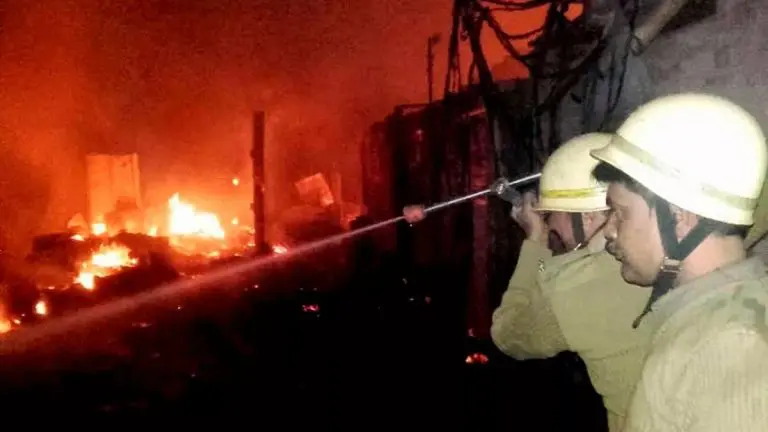 gas-cylinder-blast-at-kandivali-in-mumbai-7-people-including-six-women-seriously-burnt
