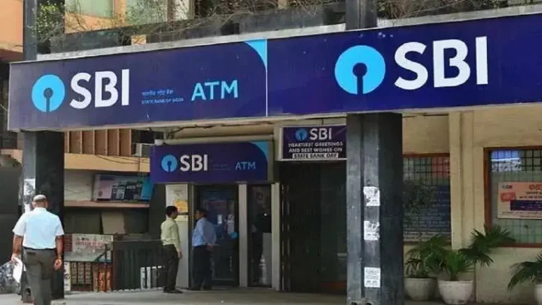 sbi-bank-robbery-in-karnataka-3-masked-man-looted-of-rs-21-crore-cash-and-gold-in-vijayapura-karnataka