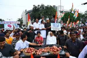 Sharad Pawar: देवाभाऊ म्हणत शरद पवारांची मुख्यमंत्र्यांवर टीका, सरकारला दिला इशारा