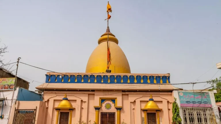 pakistan-temple-land-illegally-seized-for-plaza-in-punjab-ppp-leader-accuses-top-bureaucrat-kin