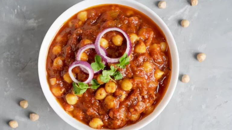 make-dhaba-style-chole-in-this-easy-way