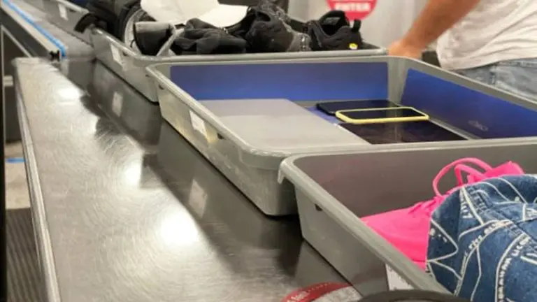 why-are-you-asked-to-remove-your-laptop-from-your-bag-at-the-airport-find-out-the-reason