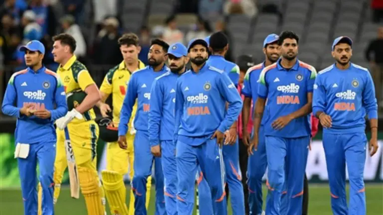 ind-vs-aus-1st-odi-australia-won-the-first-odi-by-7-wickets-disappointment-from-rohit-and-kohli-too