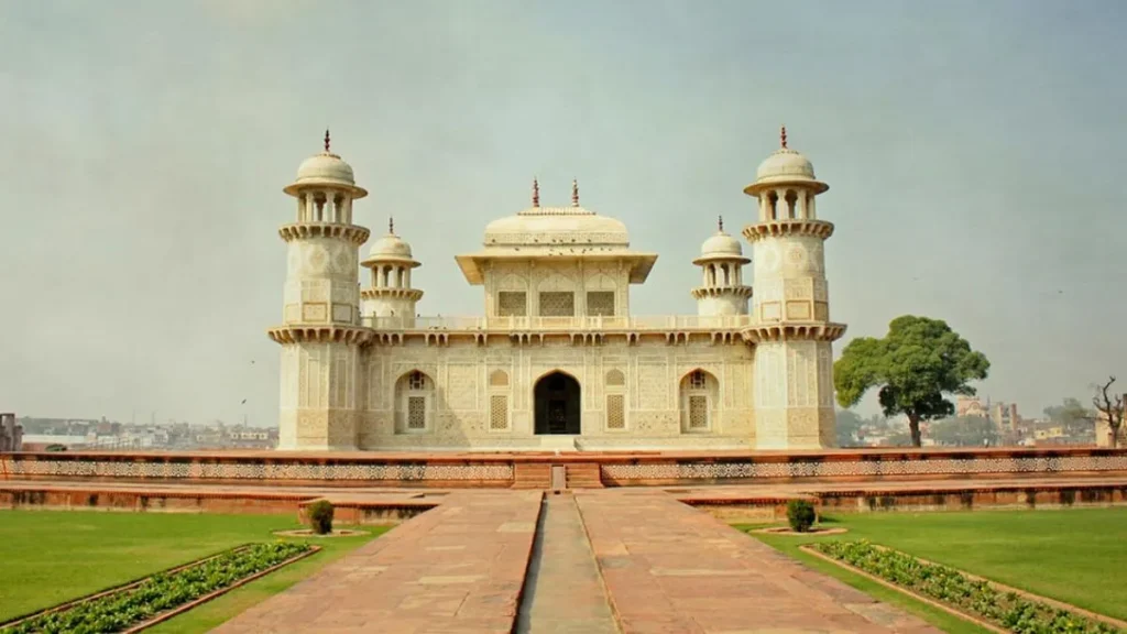 Baby Taj: ताजमहालच्या आधीही बांधला गेला होता 'बेबी ताज'; या मकबऱ्याची कहाणी आहे  खूपच रंजक
