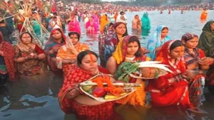 मुंबईत 34 वर्षांपूर्वी 60 कुटुंबांसह सुरू झालेला छट पूजा उत्सव, आज जुहू बीचवरील लाखो लोकांना करतो आकर्षित