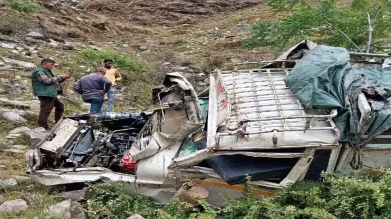 nandurbar-accident-news-terrible-accident-in-nandurbar-8-people-died-after-vehicle-fell-into-a-ravine