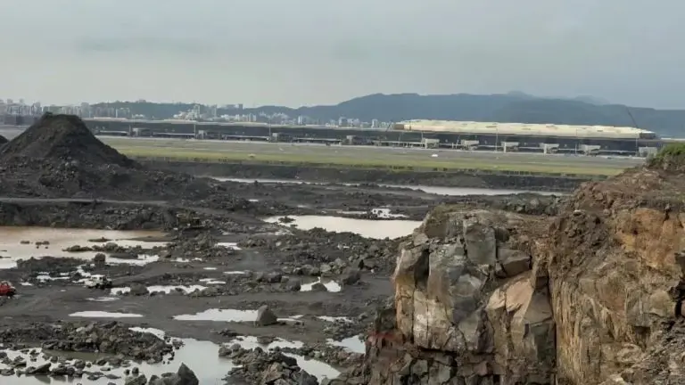 navi-mumbai-airport-was-shaped-by-carving-out-a-mountain-and-turning-it-into-a-river-plane-will-take-off-between-the-sea-and-the-river