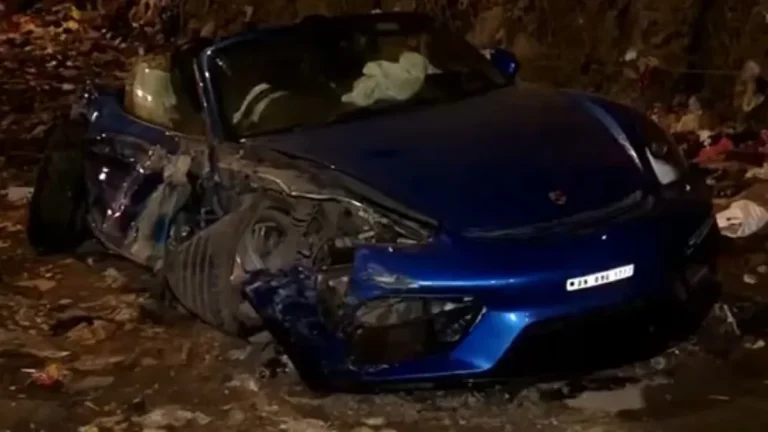 accident-while-racing-between-porsche-and-bmw-on-mumbais-western-express-highway