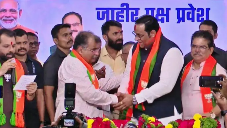 maharashtra-politics-veteran-leader-vaibhav-khedekar-joins-bjp-on-the-eve-of-local-body-election