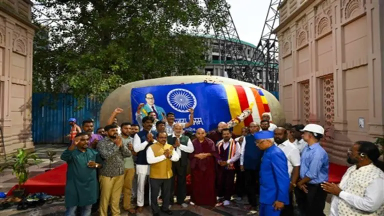 boot-of-massive-ambedkar-statue-arrives-in-mumbai-crowds-pray-shower-flowers