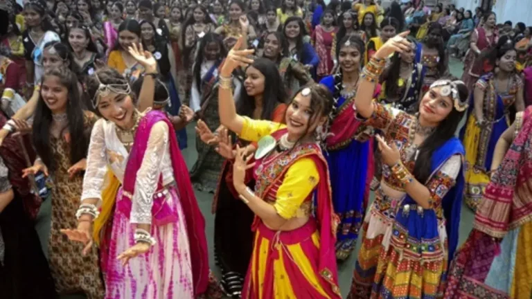 maharashtra-news-egg-thrown-during-garba-event-in-thane-atmosphere-spoiled