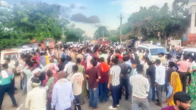 major-incident-during-immersion-of-goddess-idol-11-youth-drown-in-river