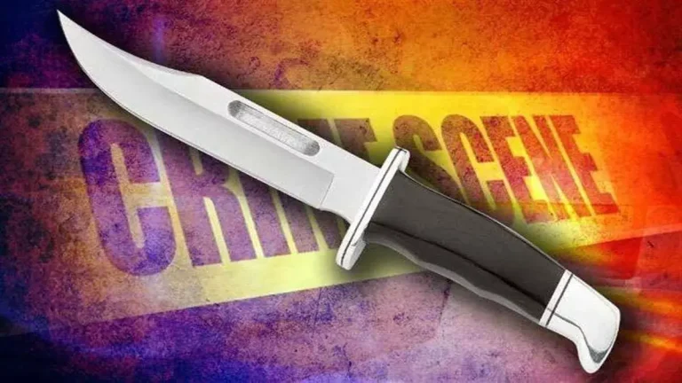 national-crime-news-kerala-man-stabbed-in-neck-during-fight-arrives-at-hospital-with-knife