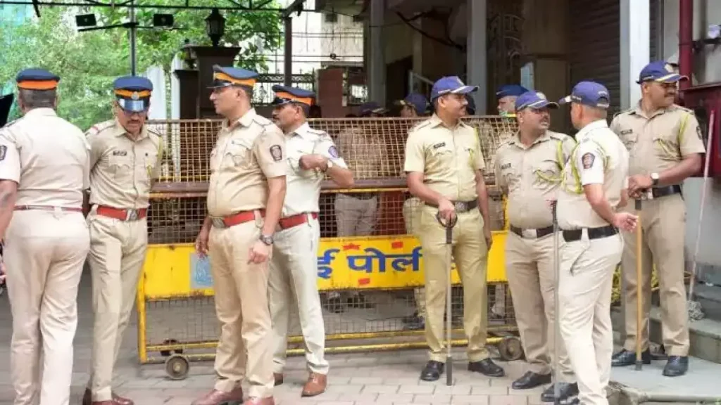 Mumbai Police: राजनाथ सिंह आणि देवेंद्र फडणवीसांच्या कार्यक्रमात चक्क पोलिसच आपापसात भिडले; ‘वर्दी’तील शिस्तीत कुस्ती चर्चेचा विषय 