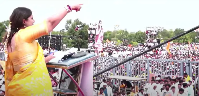 pankaja-munde-dasara-melava-thats-why-i-supported-maratha-reservation-munde-clarification-in-rally-at-beed