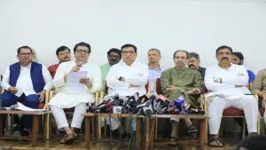 Maharashtra Politics: मविआ-मनसेची वाढती जवळीक; काँग्रेसमध्ये अस्वस्थता, राज्यातील राजकीय समीकरणे बदलण्याचे संकेत!