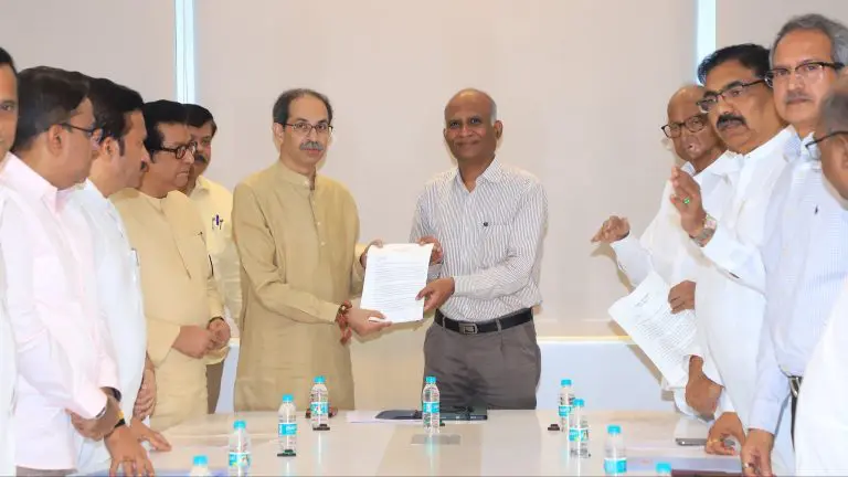 maharashtra-politics-raj-thackeray-with-maha-vikas-aghadi-uddhav-thackerays-statement-to-election-commission