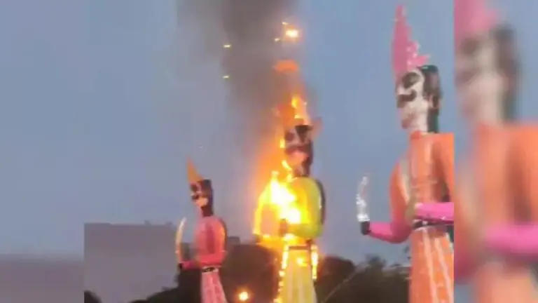 outrageous-act-of-drunken-youths-in-the-joy-of-dussehra-ravanas-effigy-set-on-fire-in-bhopal
