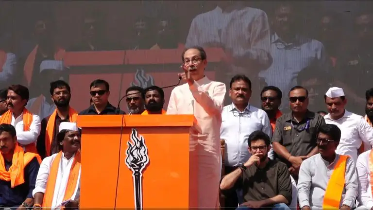 uddhav-thackeray-criticized-devendra-fadnavis-and-pm-modi-from-hambarda-morcha-in-chhatrapati-sambhajinagar