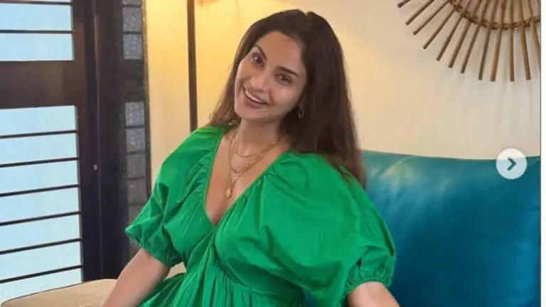 actress-disha-pardeshi-replied-to-the-troller-over-the-photo